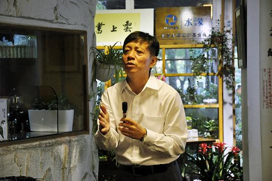 方天丰八段给大家介绍围棋