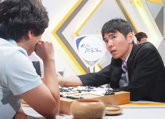 李世石虽然战胜了崔哲瀚，新安天一盐队仍2比3败北