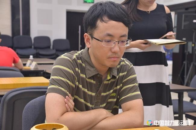 时越本轮不敌申真谞
