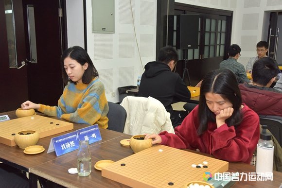 乙组陈一鸣范蔚菁并肩战斗