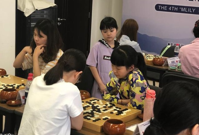 仲邑堇在中国棋院大开眼界