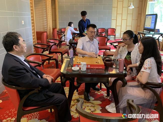 聂卫平研究室关注棋局