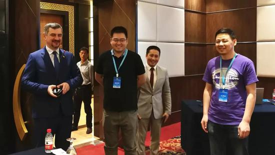 国际棋联执行主席波罗刚来到现场