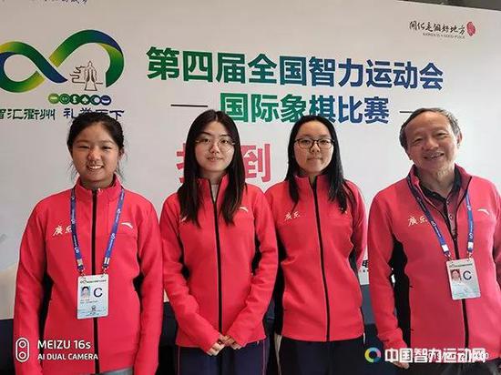 左起：于依帆、刘曼犁、杜雨馨、梁金荣