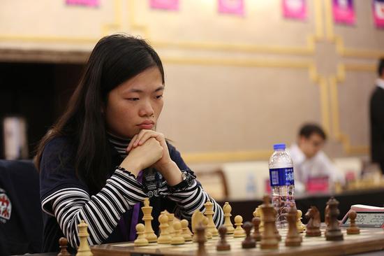 牛津大学的女棋手朱绮雯